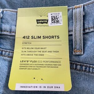 Men’s NWT Levi 412 slim jeans shorts.